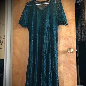 Stunning vintage 90’s forest green lace dress!